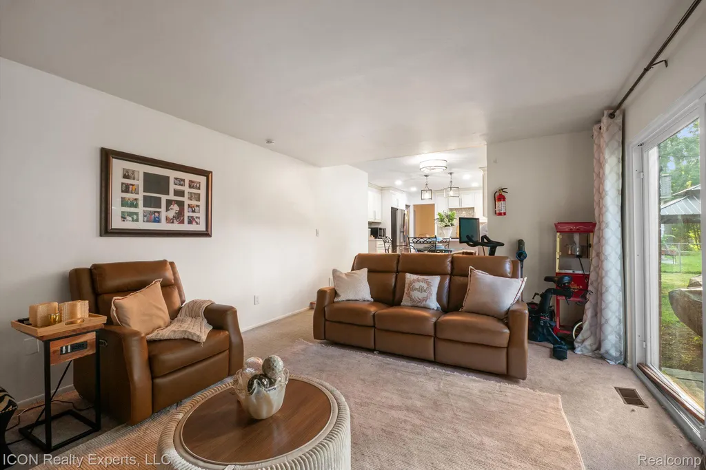 30280 Woodgate Drive Southfield City MI 48076