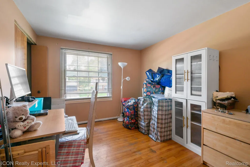 30280 Woodgate Drive Southfield City MI 48076