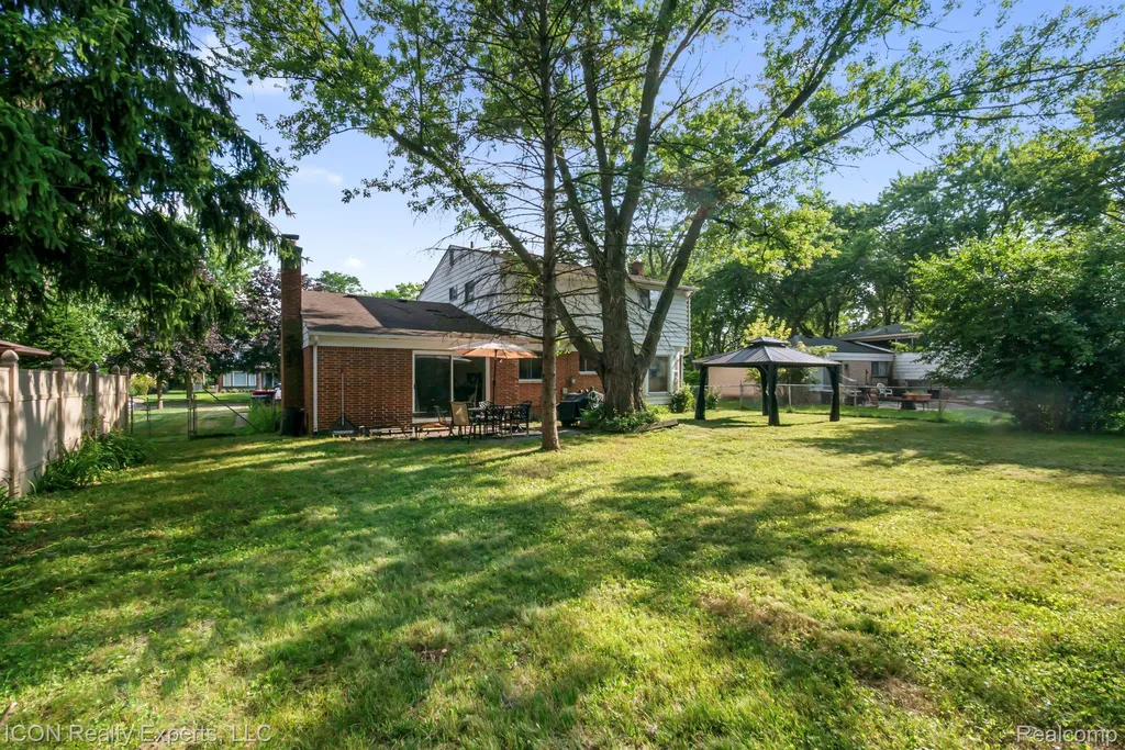 30280 Woodgate Drive Southfield City MI 48076
