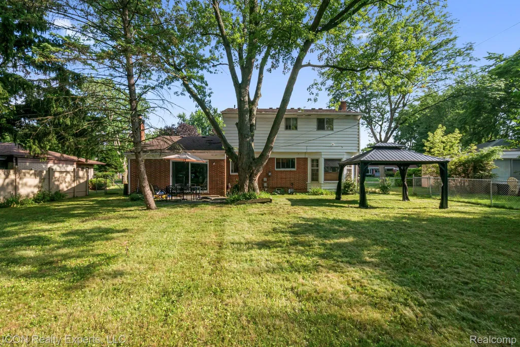30280 Woodgate Drive Southfield City MI 48076