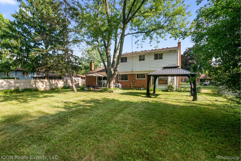 30280 Woodgate Drive Southfield City MI 48076