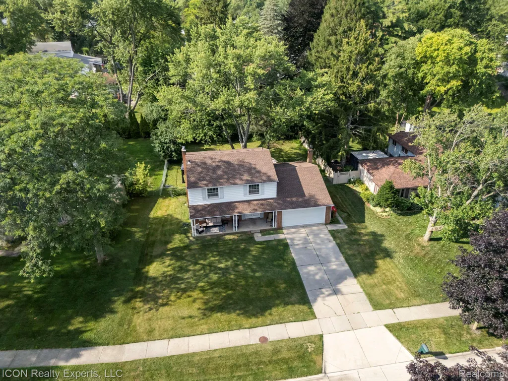 30280 Woodgate Drive Southfield City MI 48076