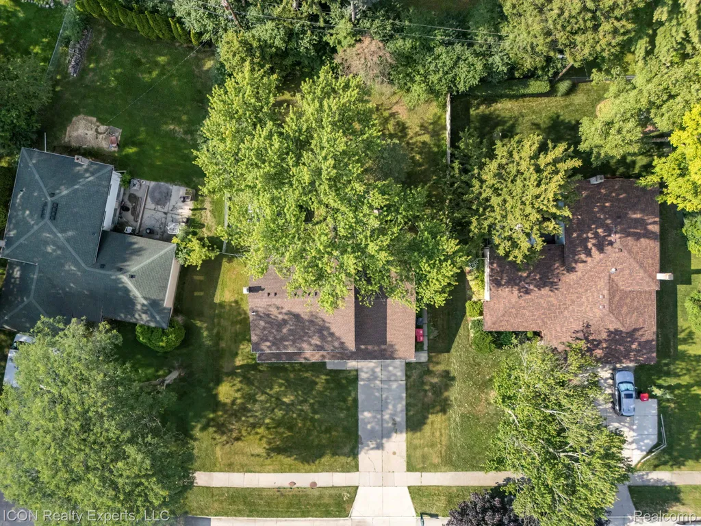 30280 Woodgate Drive Southfield City MI 48076