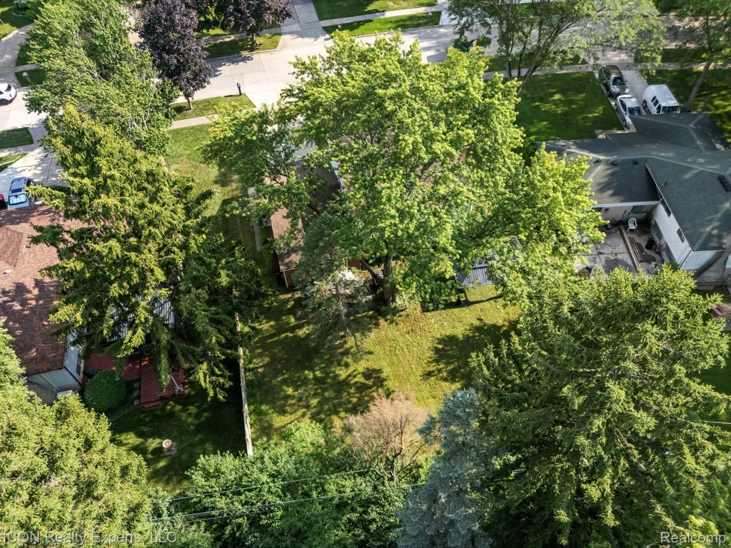 30280 Woodgate Drive Southfield City MI 48076