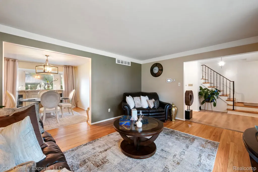 30280 Woodgate Drive Southfield City MI 48076