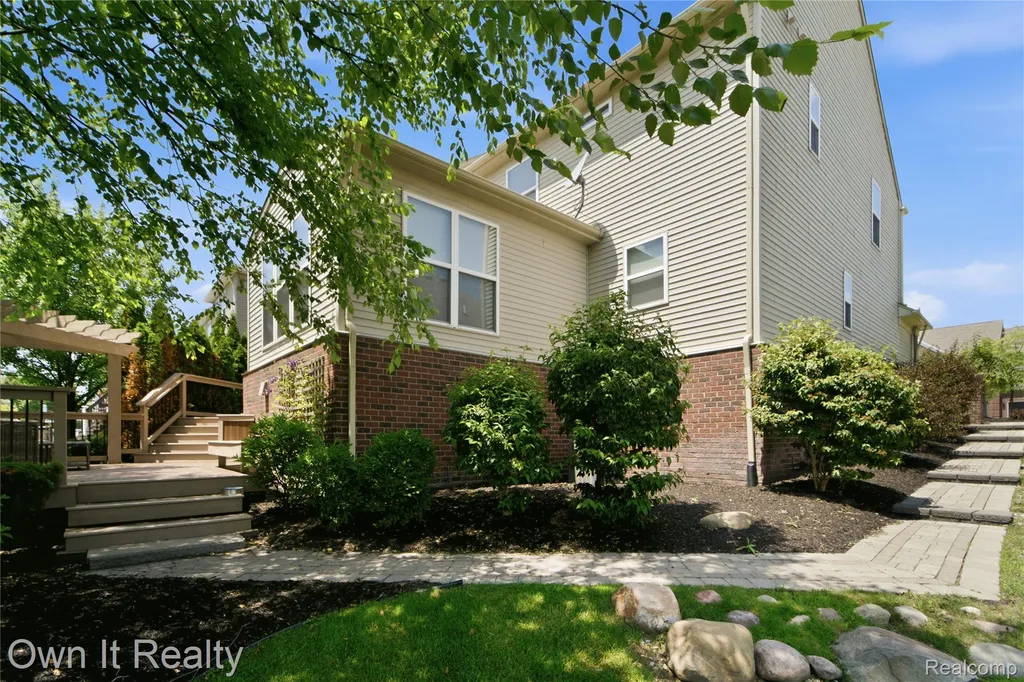 58683 Winnowing Circle S Lyon Charter Township MI 48178