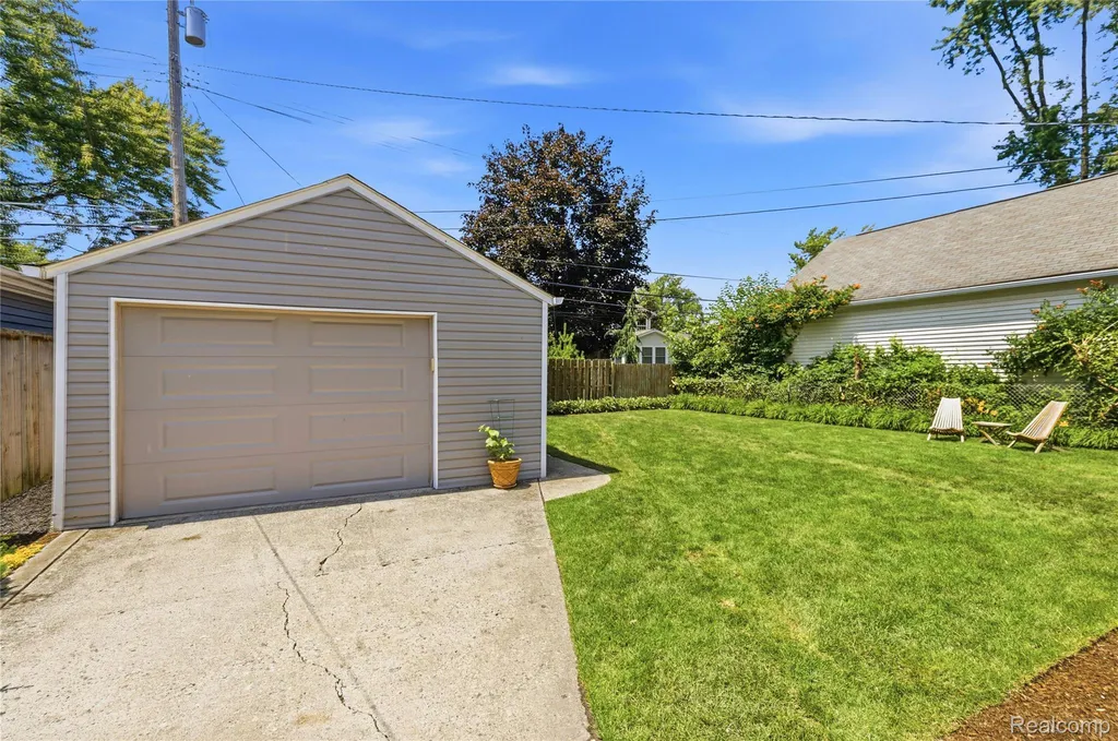 3295 Cumberland Road Berkley City MI 48072