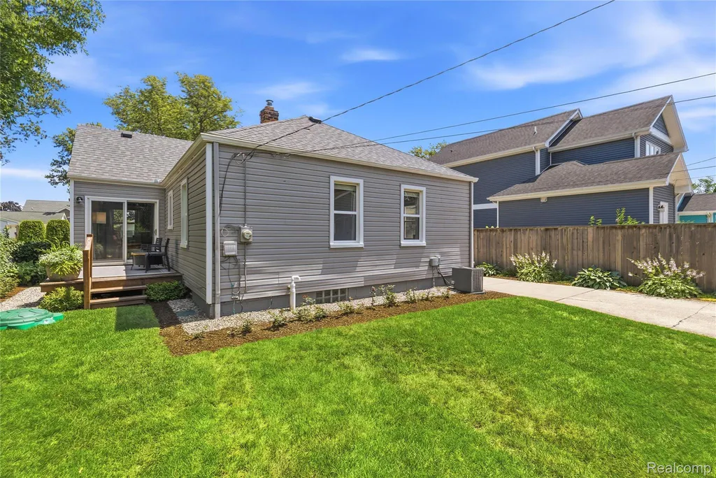 3295 Cumberland Road Berkley City MI 48072