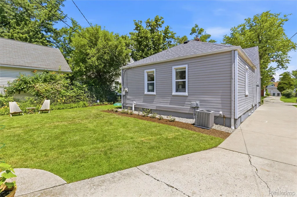 3295 Cumberland Road Berkley City MI 48072