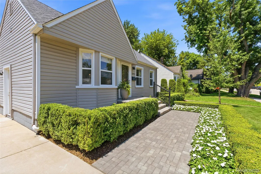 3295 Cumberland Road Berkley City MI 48072