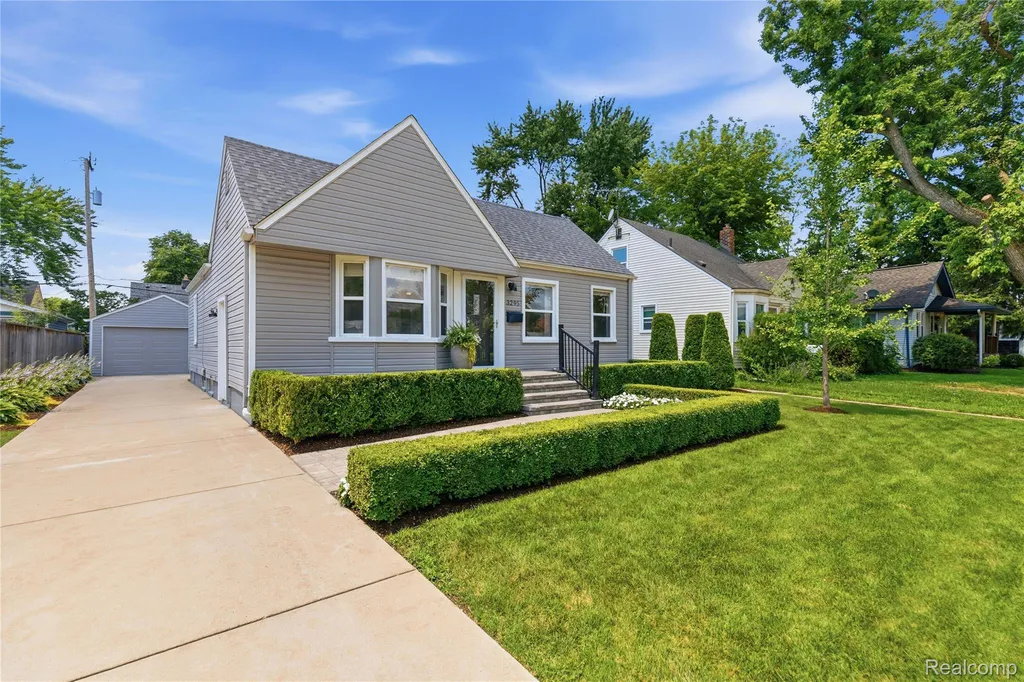 3295 Cumberland Road Berkley City MI 48072