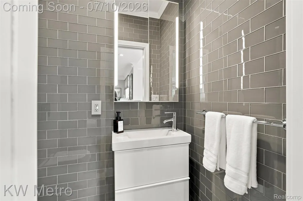 27861 Green Willow Street Farmington Hills City MI 48331