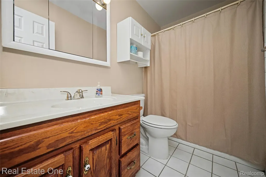 2579 Kingstowne Drive Commerce Charter Township MI 48390
