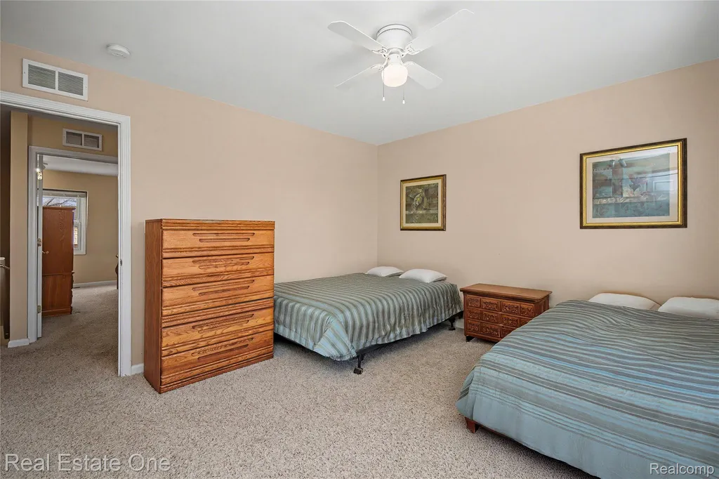 2579 Kingstowne Drive Commerce Charter Township MI 48390