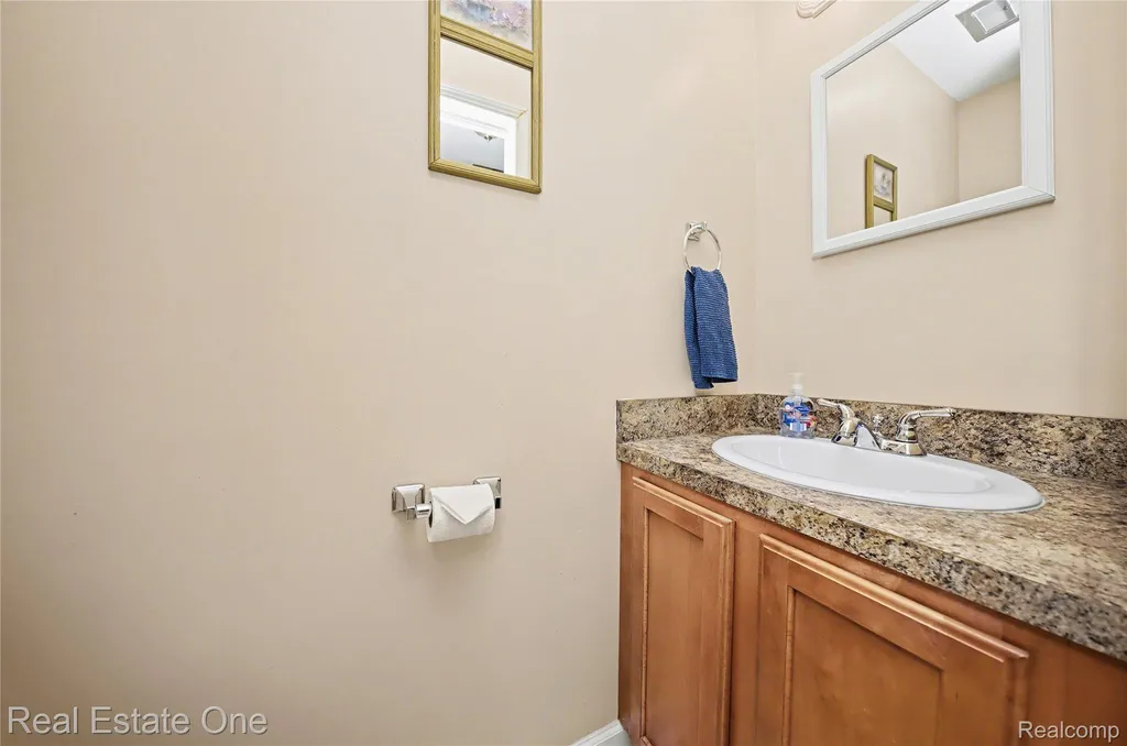 2579 Kingstowne Drive Commerce Charter Township MI 48390