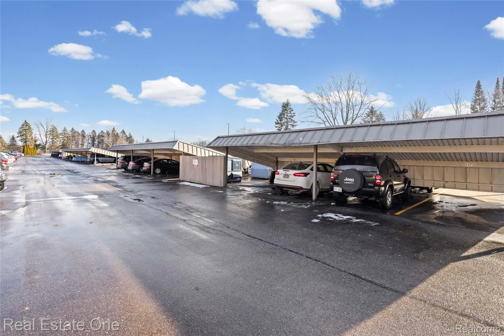 2579 Kingstowne Drive Commerce Charter Township MI 48390
