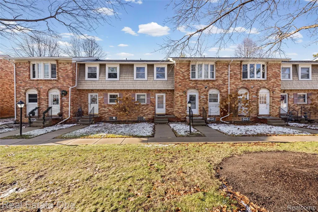 2579 Kingstowne Drive Commerce Charter Township MI 48390