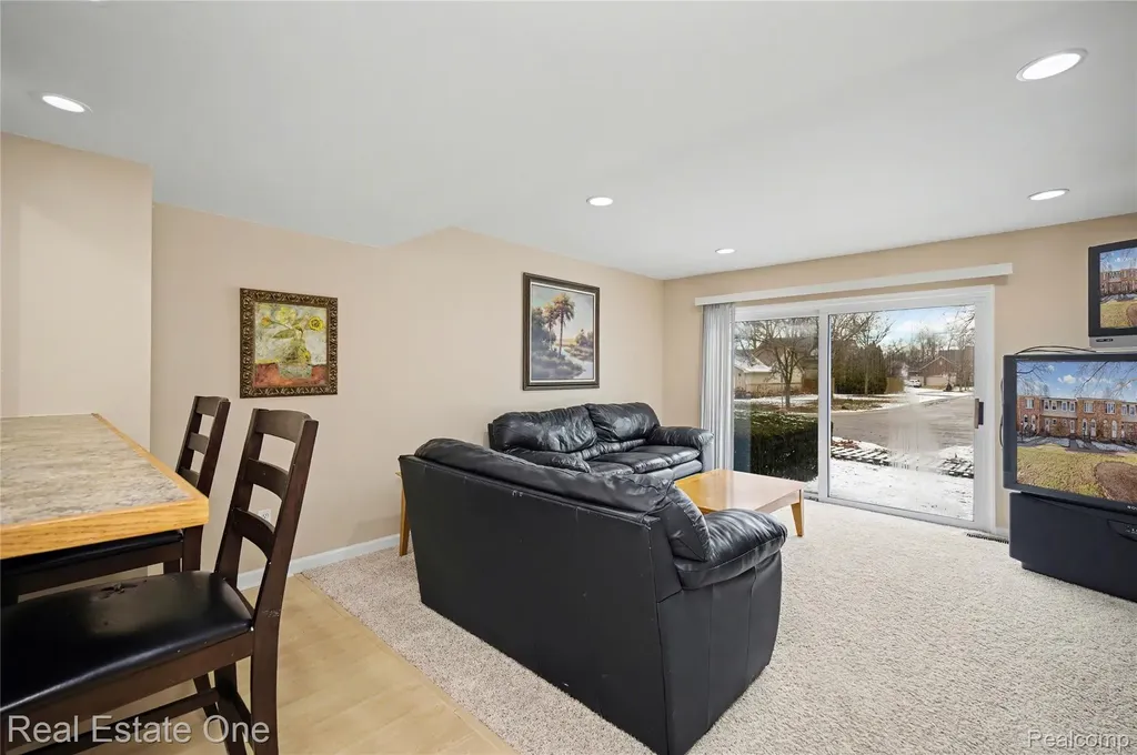 2579 Kingstowne Drive Commerce Charter Township MI 48390