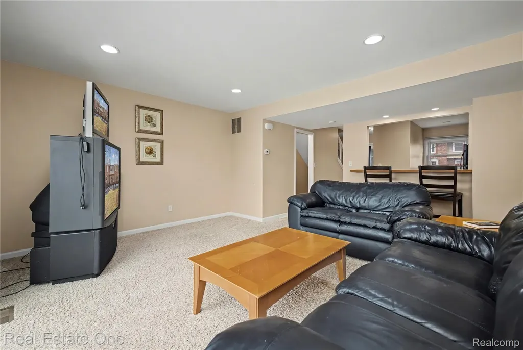 2579 Kingstowne Drive Commerce Charter Township MI 48390