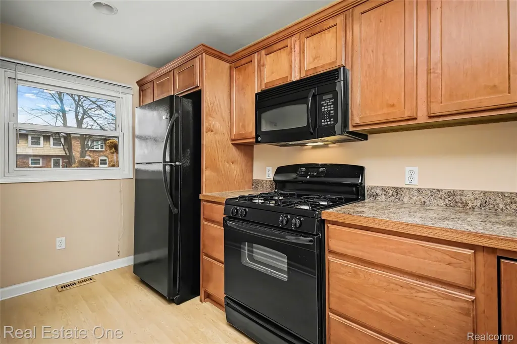 2579 Kingstowne Drive Commerce Charter Township MI 48390