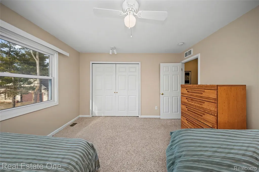 2579 Kingstowne Drive Commerce Charter Township MI 48390