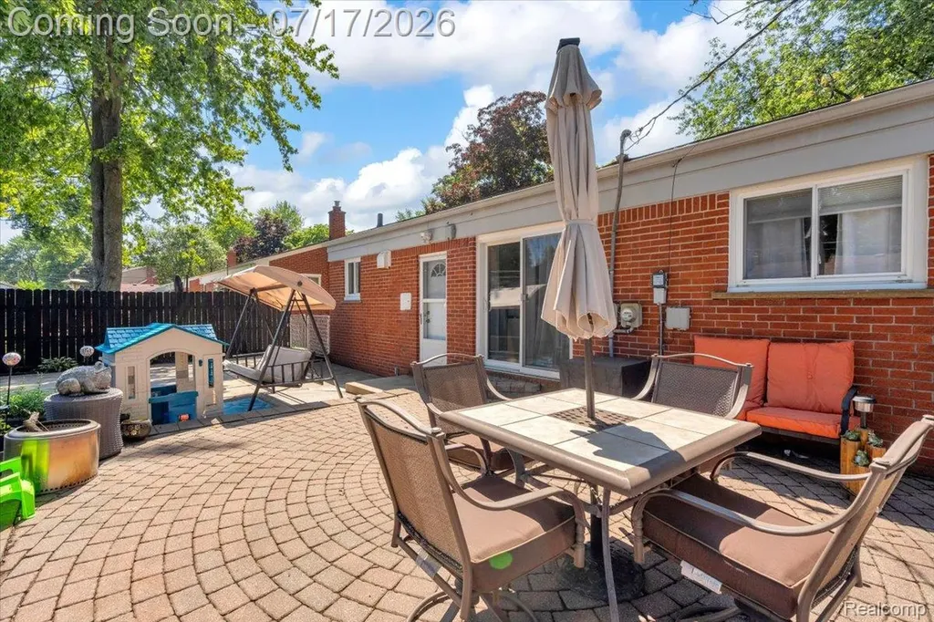 31118 Richland Street Livonia City MI 48150