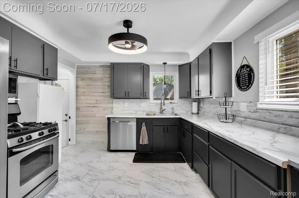 31118 Richland Street Livonia City MI 48150