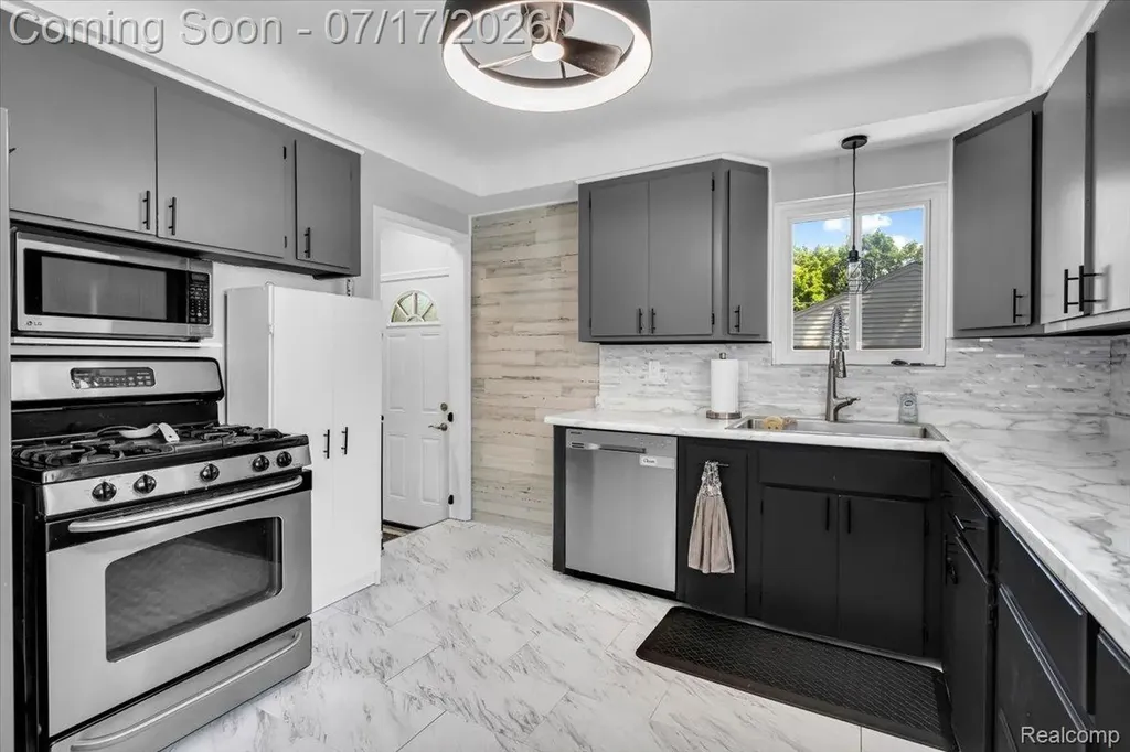31118 Richland Street Livonia City MI 48150