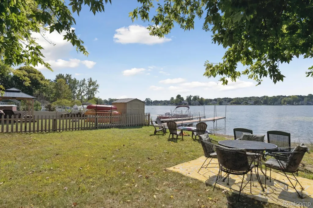 4475 Harp Drive Fenton Charter Township MI 48451