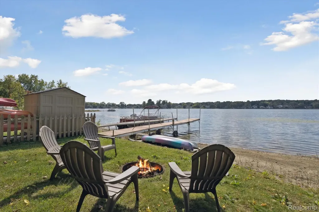 4475 Harp Drive Fenton Charter Township MI 48451