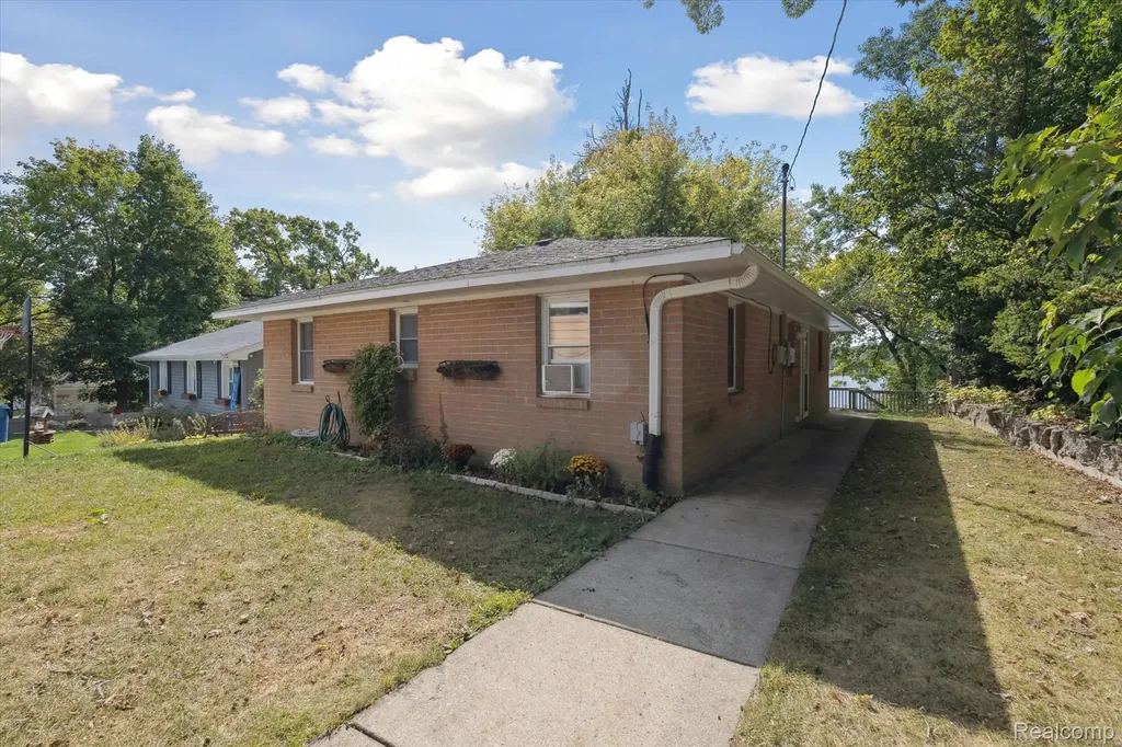 4475 Harp Drive Fenton Charter Township MI 48451