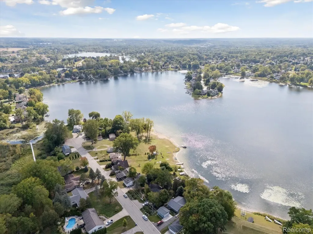 4475 Harp Drive Fenton Charter Township MI 48451