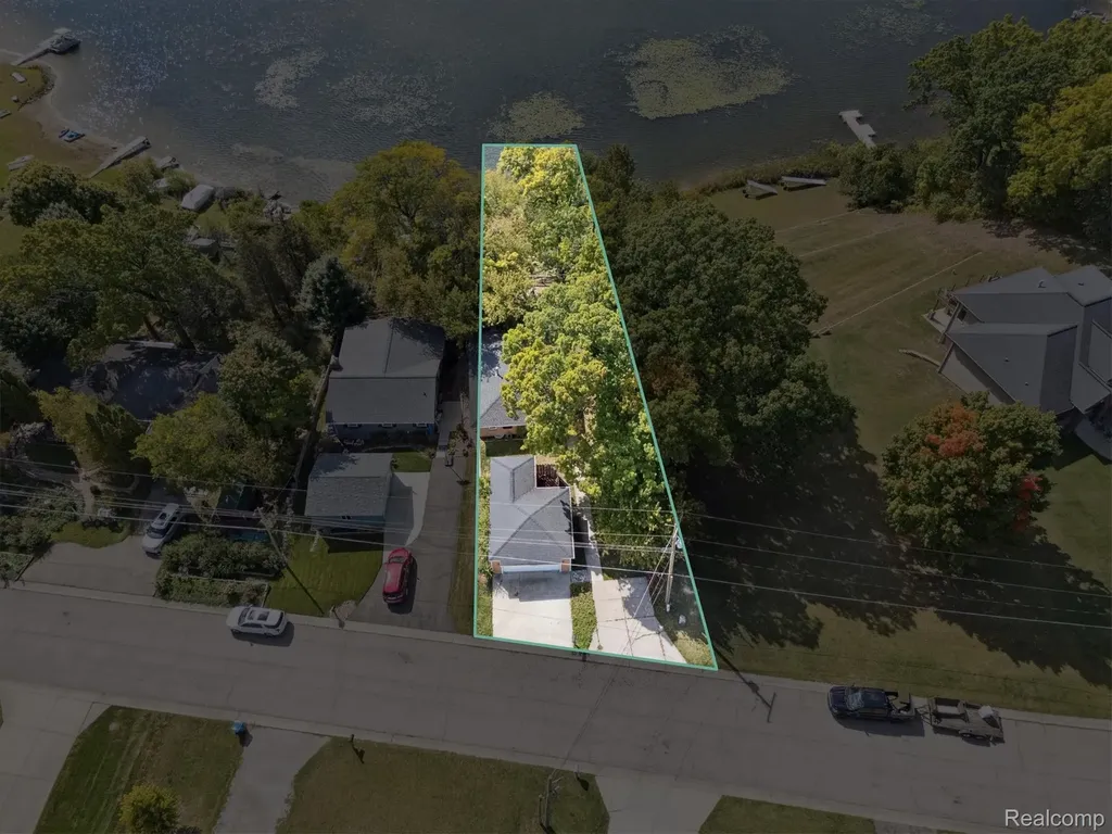 4475 Harp Drive Fenton Charter Township MI 48451