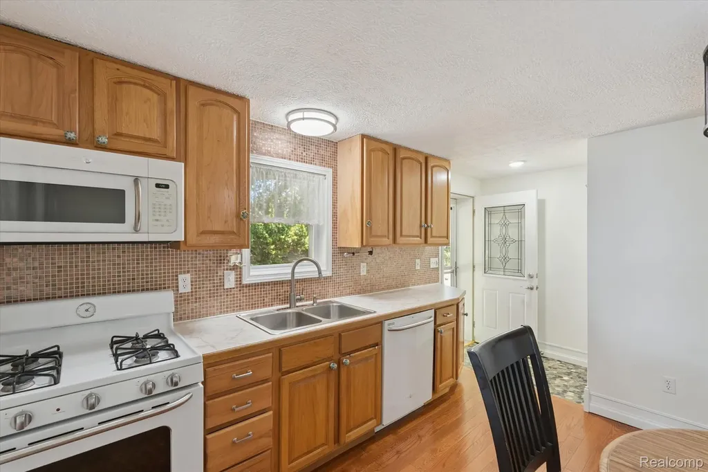 4475 Harp Drive Fenton Charter Township MI 48451