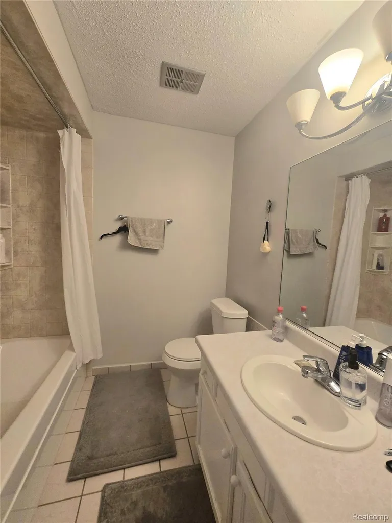 5251 Highland Road Waterford Charter Township MI 48327