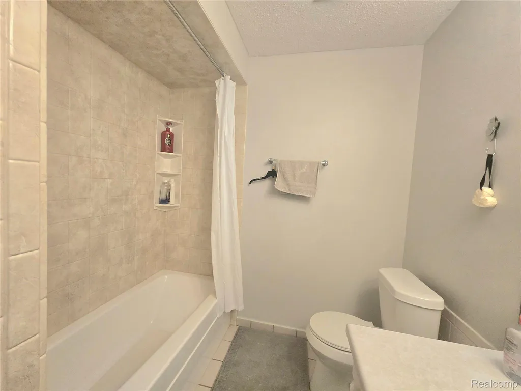 5251 Highland Road Waterford Charter Township MI 48327