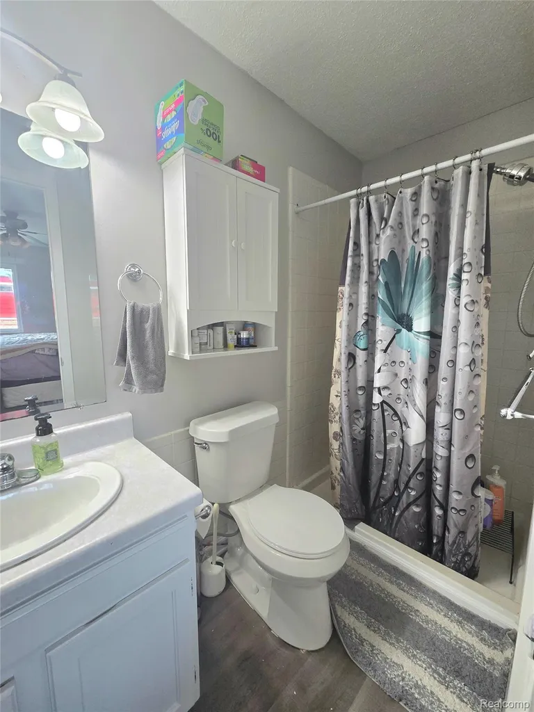 5251 Highland Road Waterford Charter Township MI 48327