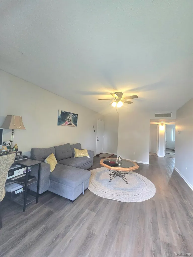 5251 Highland Road Waterford Charter Township MI 48327