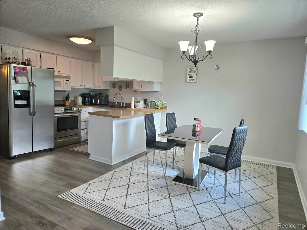 5251 Highland Road Waterford Charter Township MI 48327