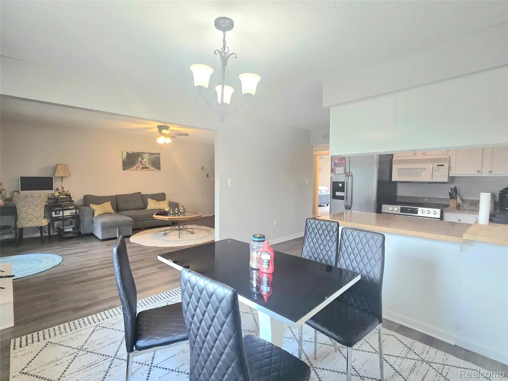 5251 Highland Road Waterford Charter Township MI 48327