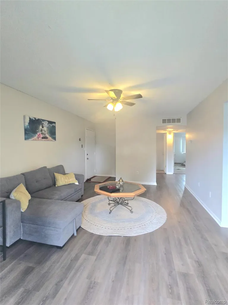 5251 Highland Road Waterford Charter Township MI 48327
