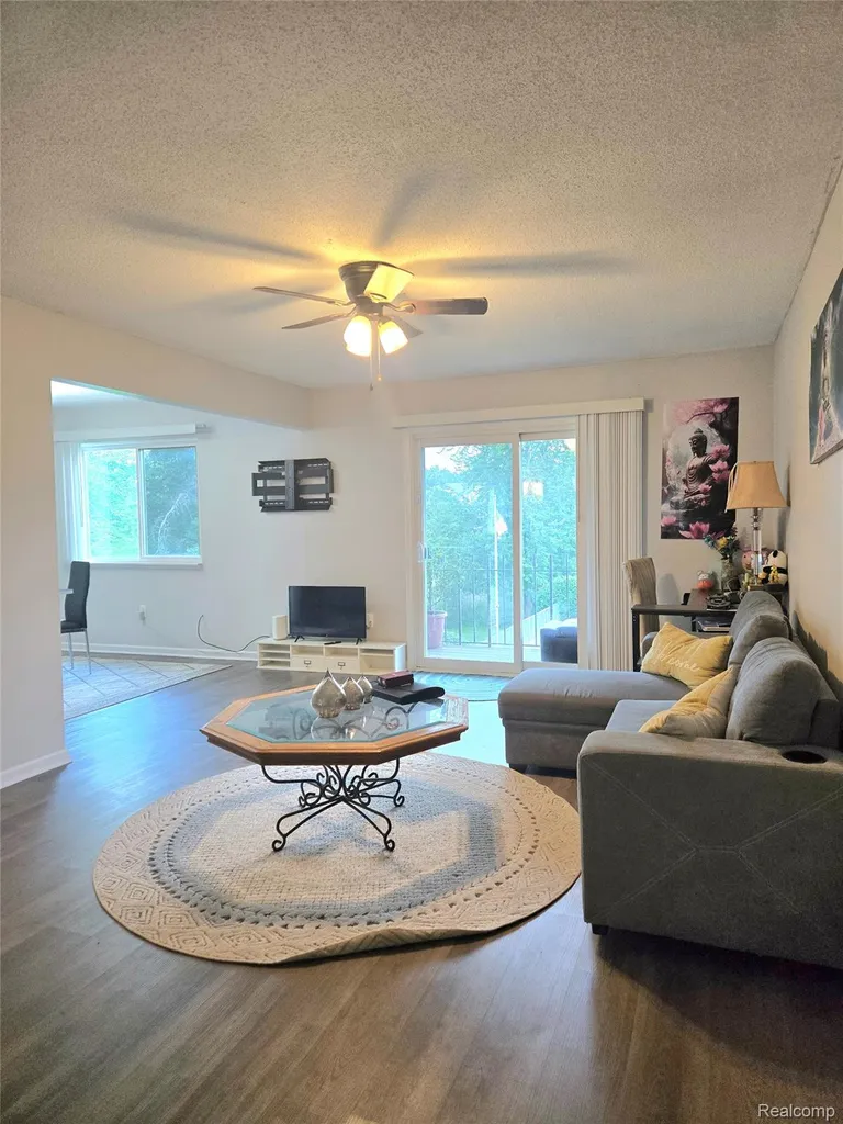 5251 Highland Road Waterford Charter Township MI 48327