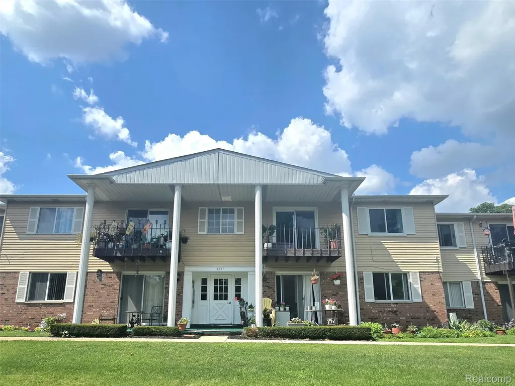 5251 Highland Road Waterford Charter Township MI 48327