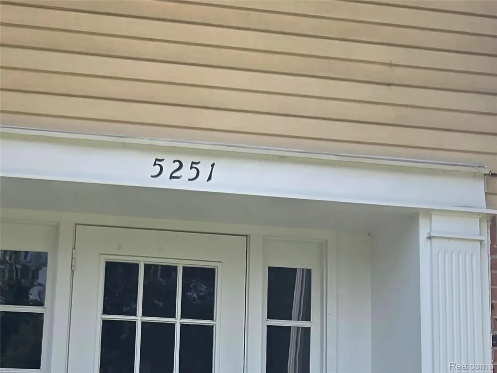 5251 Highland Road Waterford Charter Township MI 48327