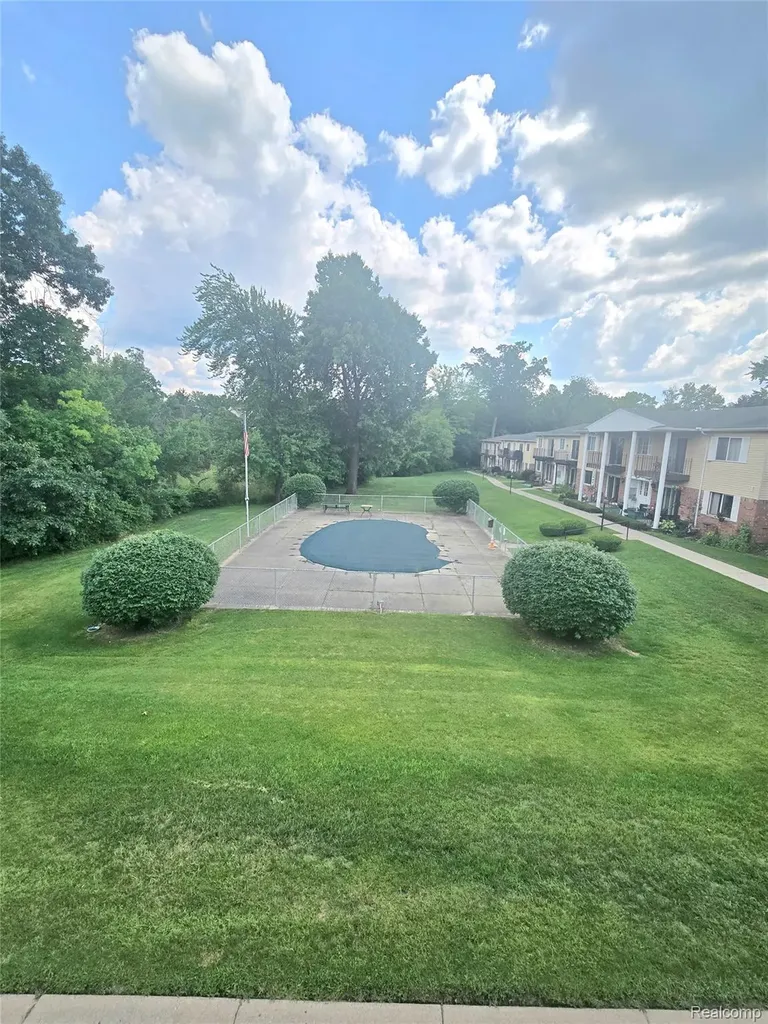 5251 Highland Road Waterford Charter Township MI 48327
