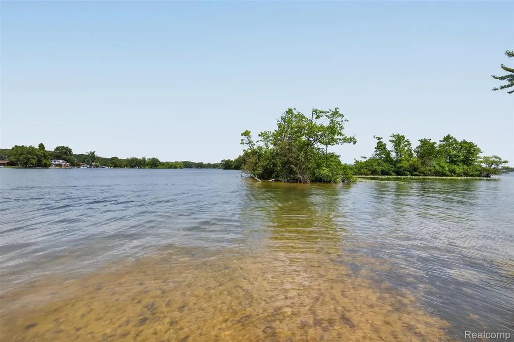Vac Island On Pontiac Lake White Lake Charter Township MI 48386