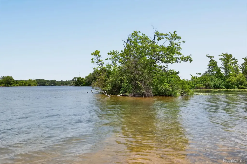 Vac Island On Pontiac Lake White Lake Charter Township MI 48386