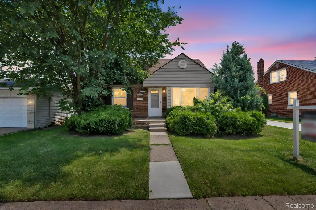 7641 Pelham Road Allen Park City MI 48101