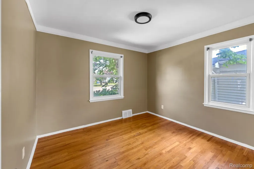 7641 Pelham Road Allen Park City MI 48101