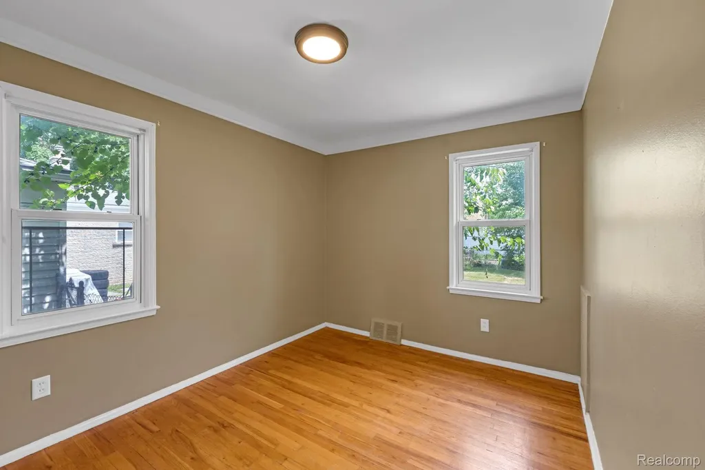 7641 Pelham Road Allen Park City MI 48101